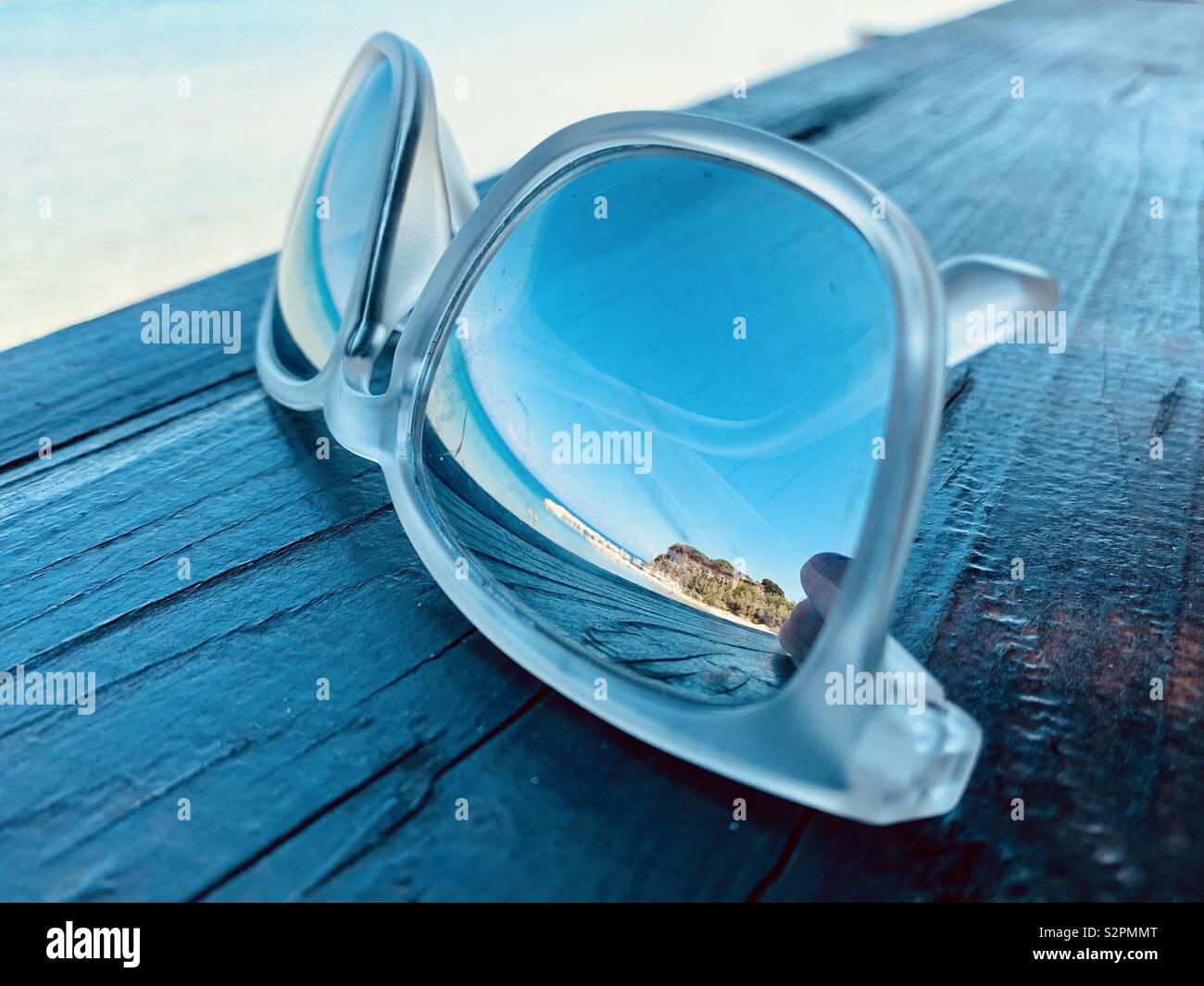 Beach reflection in sunglasses fotograf as e im genes de alta