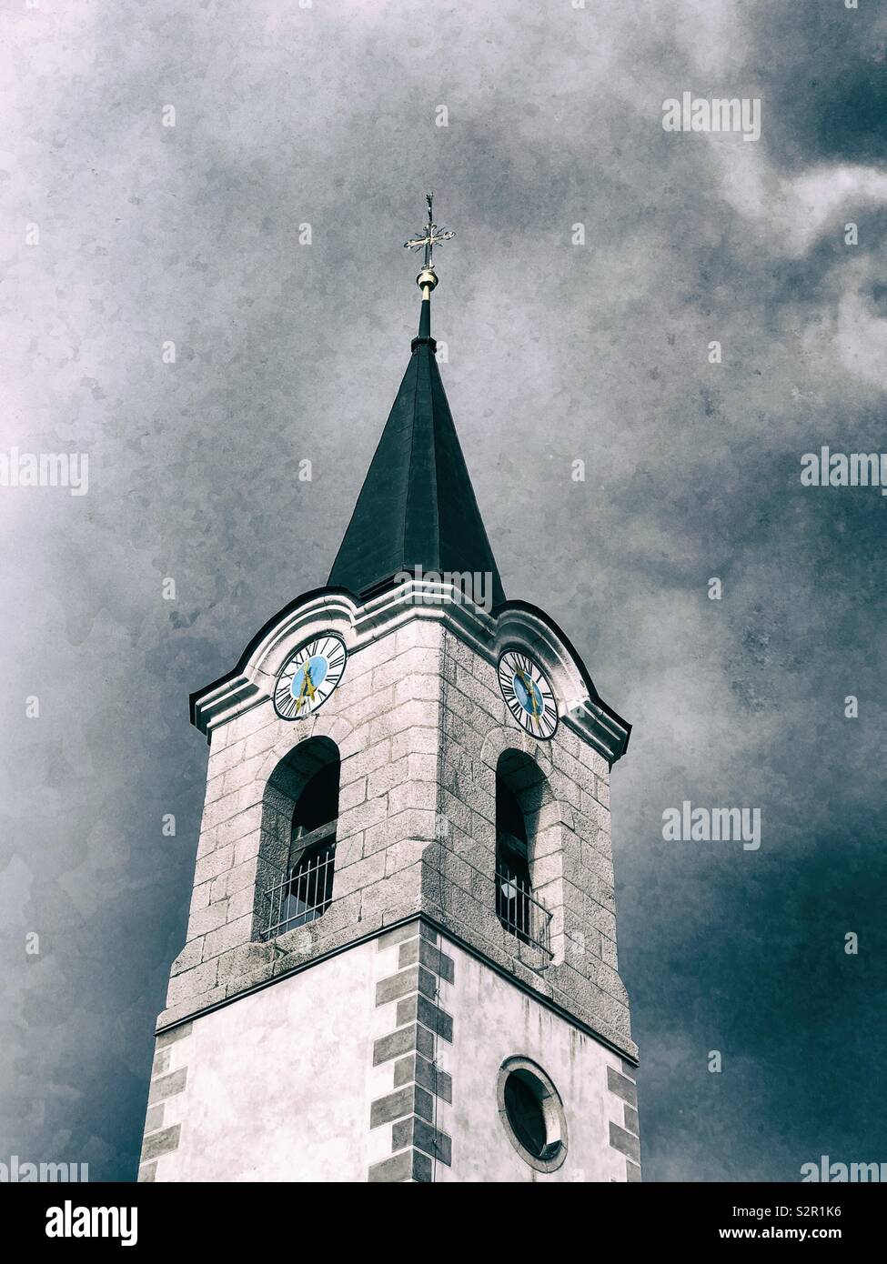 Torre de la iglesia reloj de la iglesia fotografías e imágenes de alta