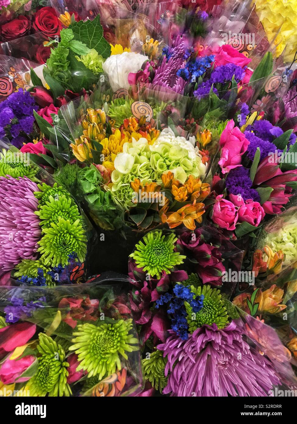 Ramos de flores de colores fotografías e imágenes de alta resolución - Alamy