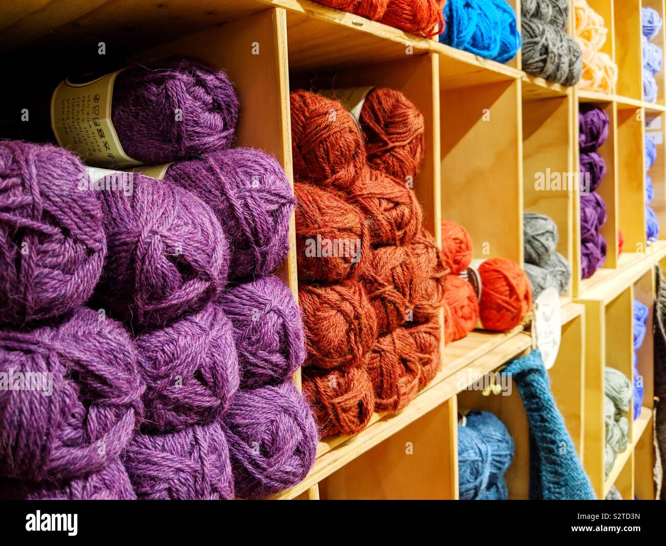 Tienda de hilo fotografías e imágenes de alta resolución - Alamy