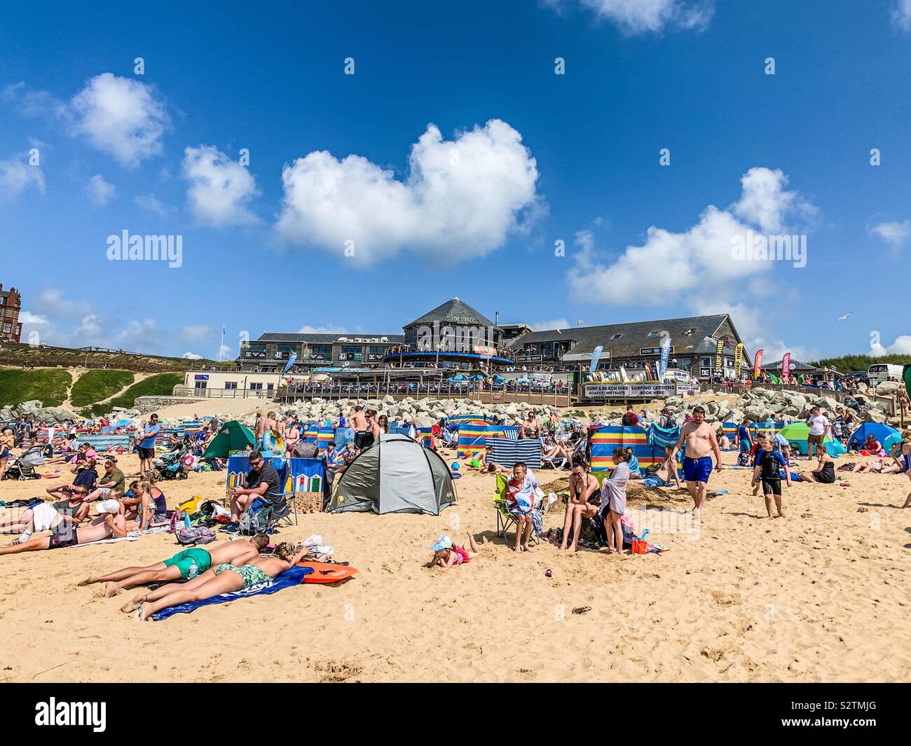La playa Fistral en Newquay Cornwall en verano Foto de stock