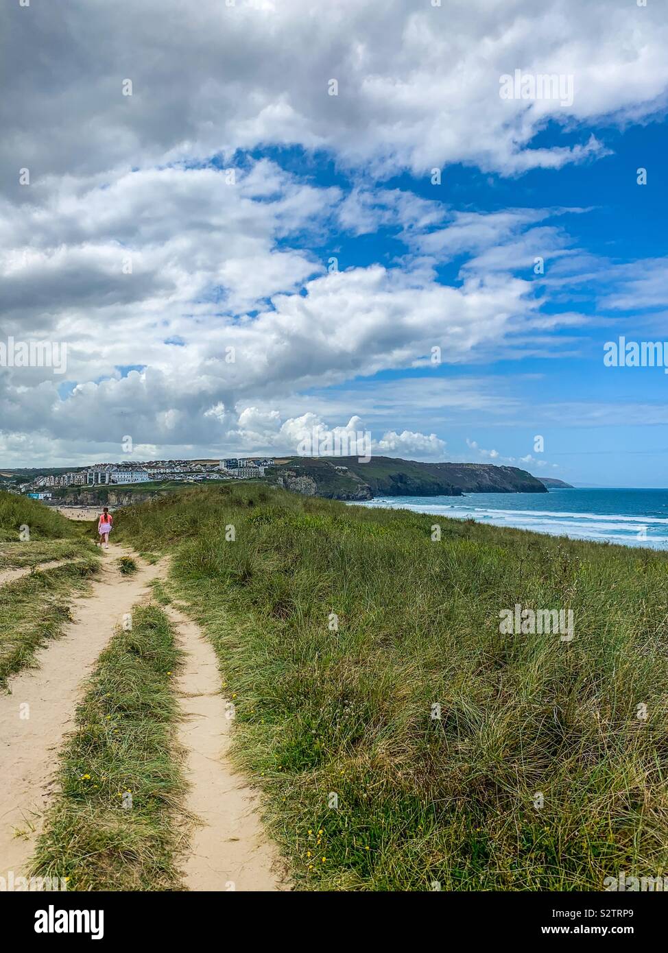 Cliff Walk para perran Sands Beach en Perranporth Cornwall Foto de stock