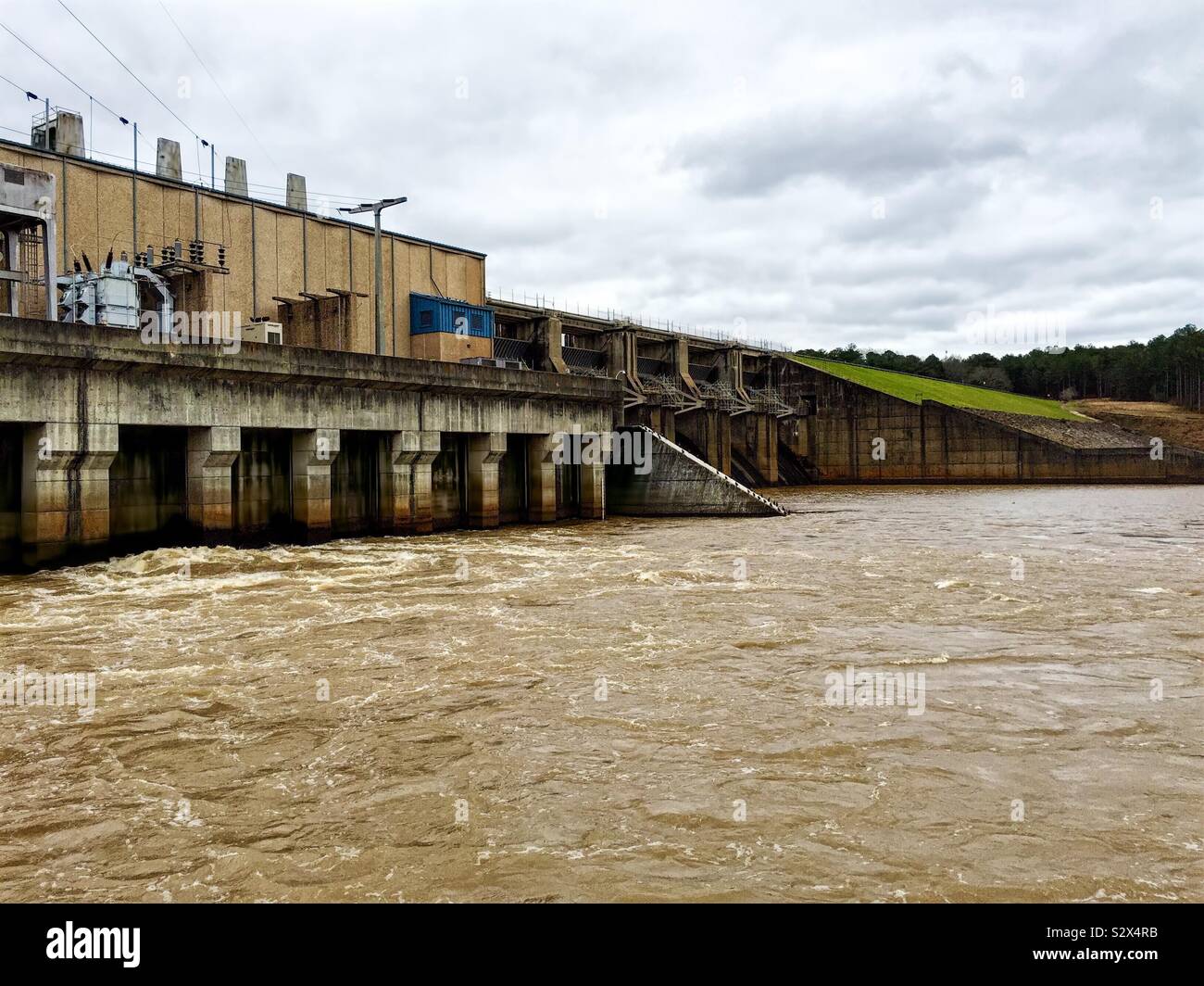 La construcción de la represa de Ga West Point fue autorizado por la Ley para el control de inundaciones de 1962 para controlar el Chattahoochee River, que corre a lo largo de la línea de estado de Georgia, Alabama. Foto de stock