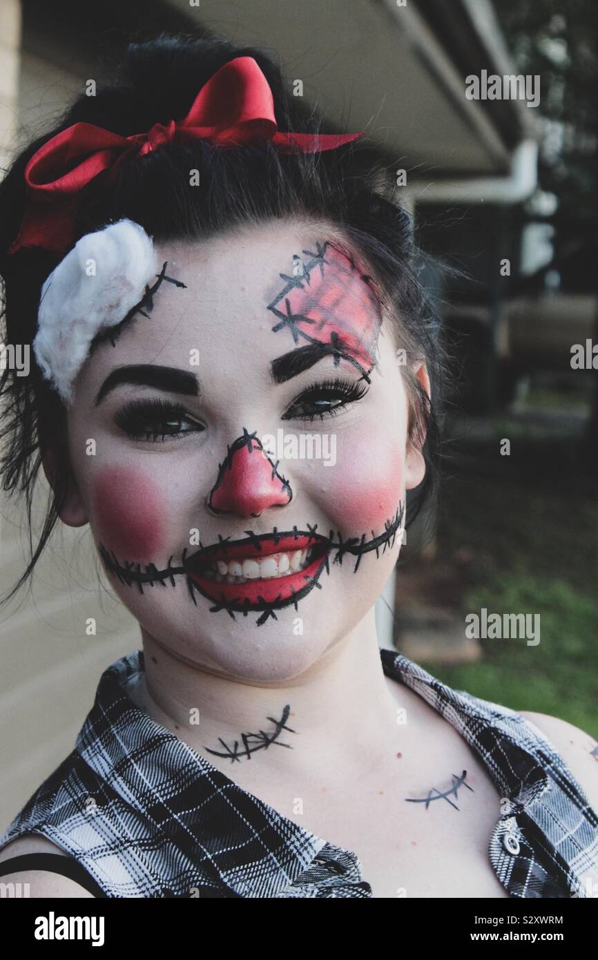 Chica en el espantapájaros Halloween maquillaje Fotografía de stock - Alamy