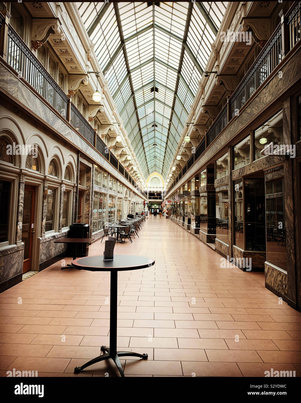 Cleveland Ohio shopping arcade en interiores. Distrito histórico con hermosa arquitectura Foto de stock