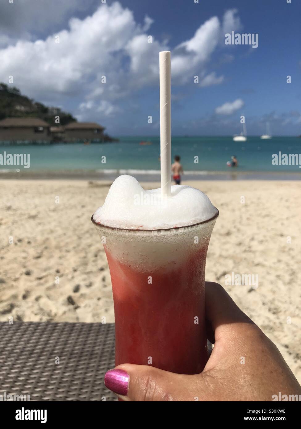 Miami Vice cóctel en la playa Fotografía de stock - Alamy