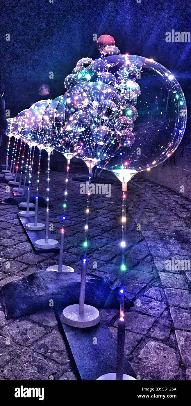 LED globos transparentes venta en el Palacio de Blenheim Navidad luz iluminada 2019 Fotografía de stock - Alamy