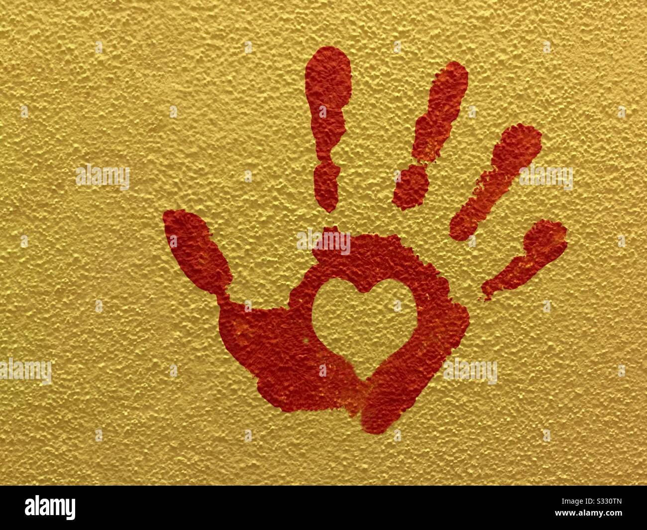 Estampado De Corazones En Una Pared Fotografia De Stock Alamy