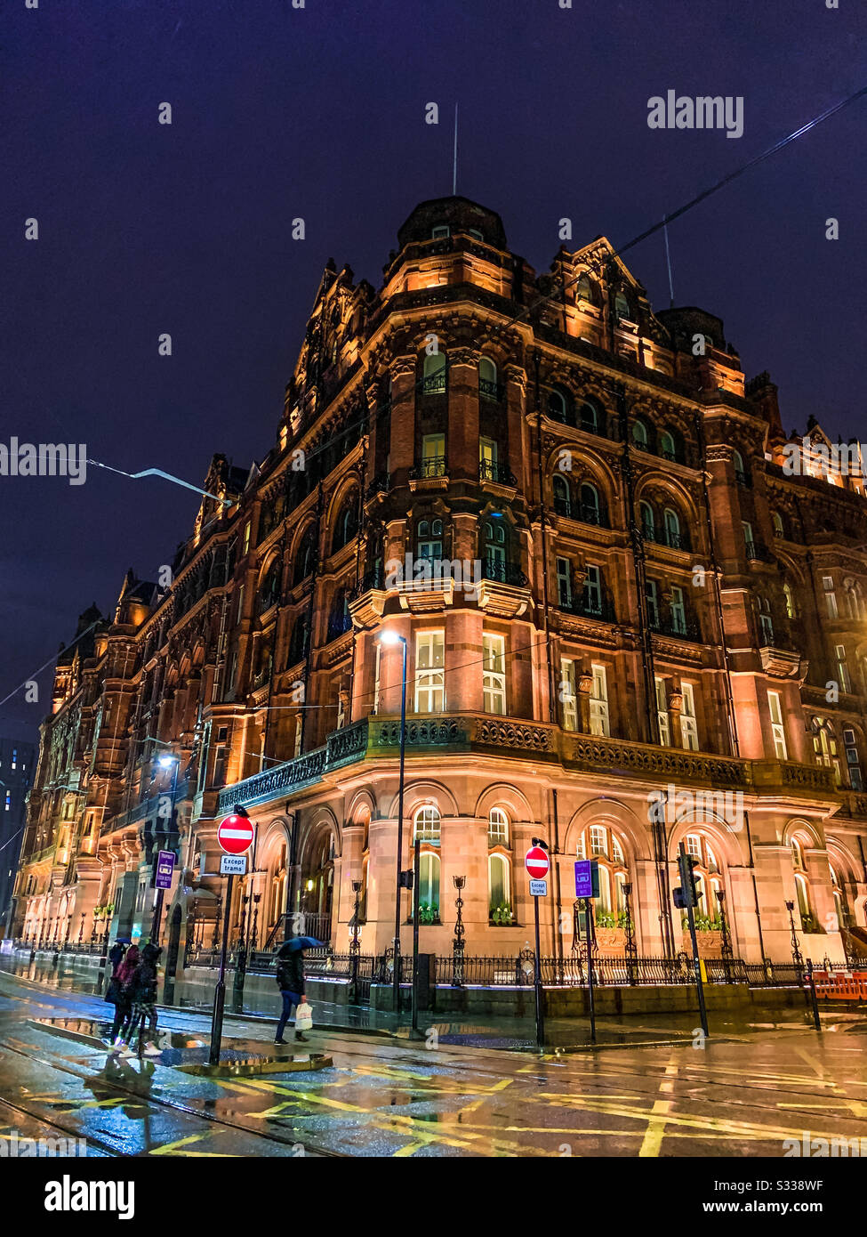 Hotel Midland en Manchester por la noche Foto de stock