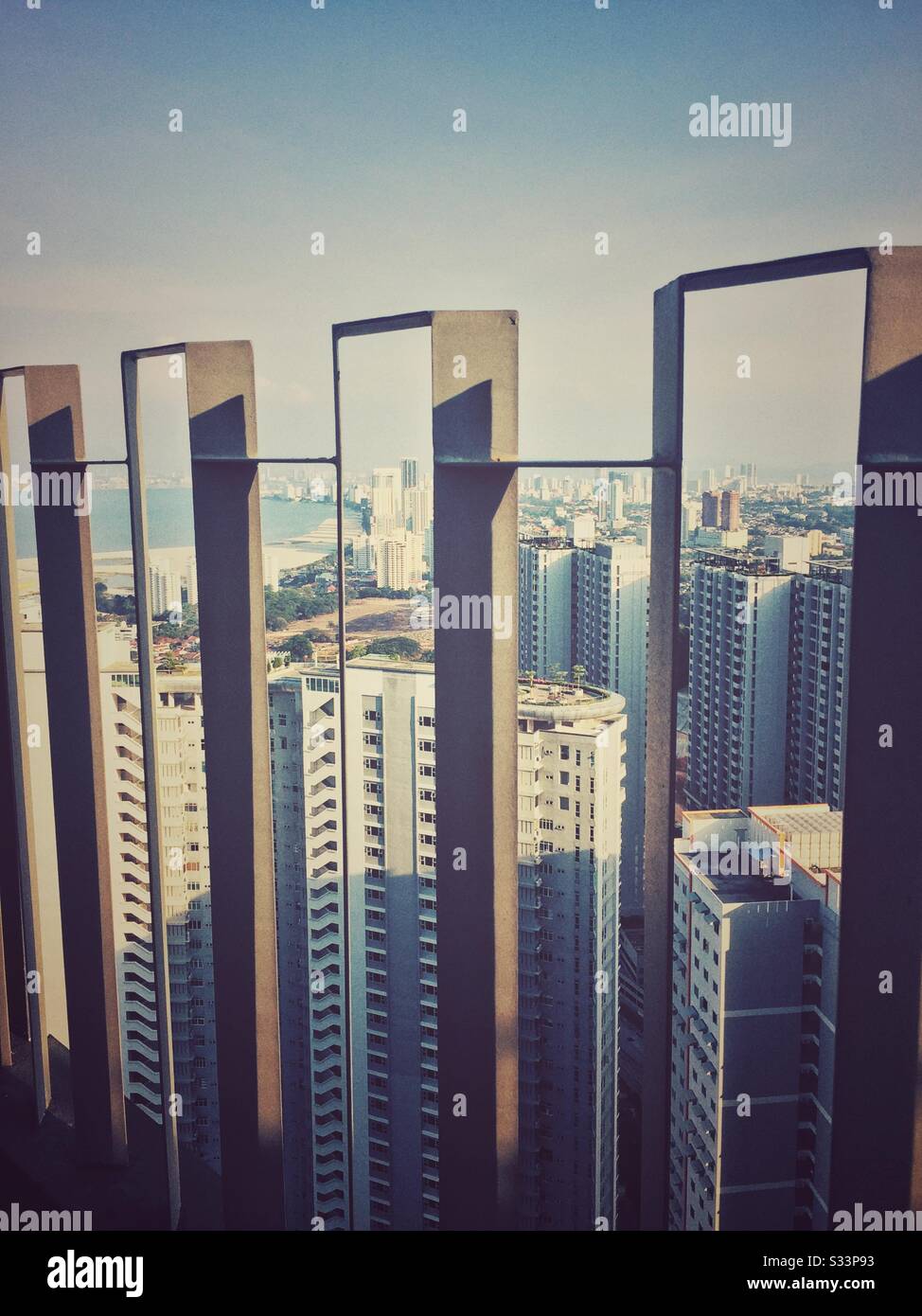 Vista a la isla en la parte superior del edificio de gran altura. Foto de stock