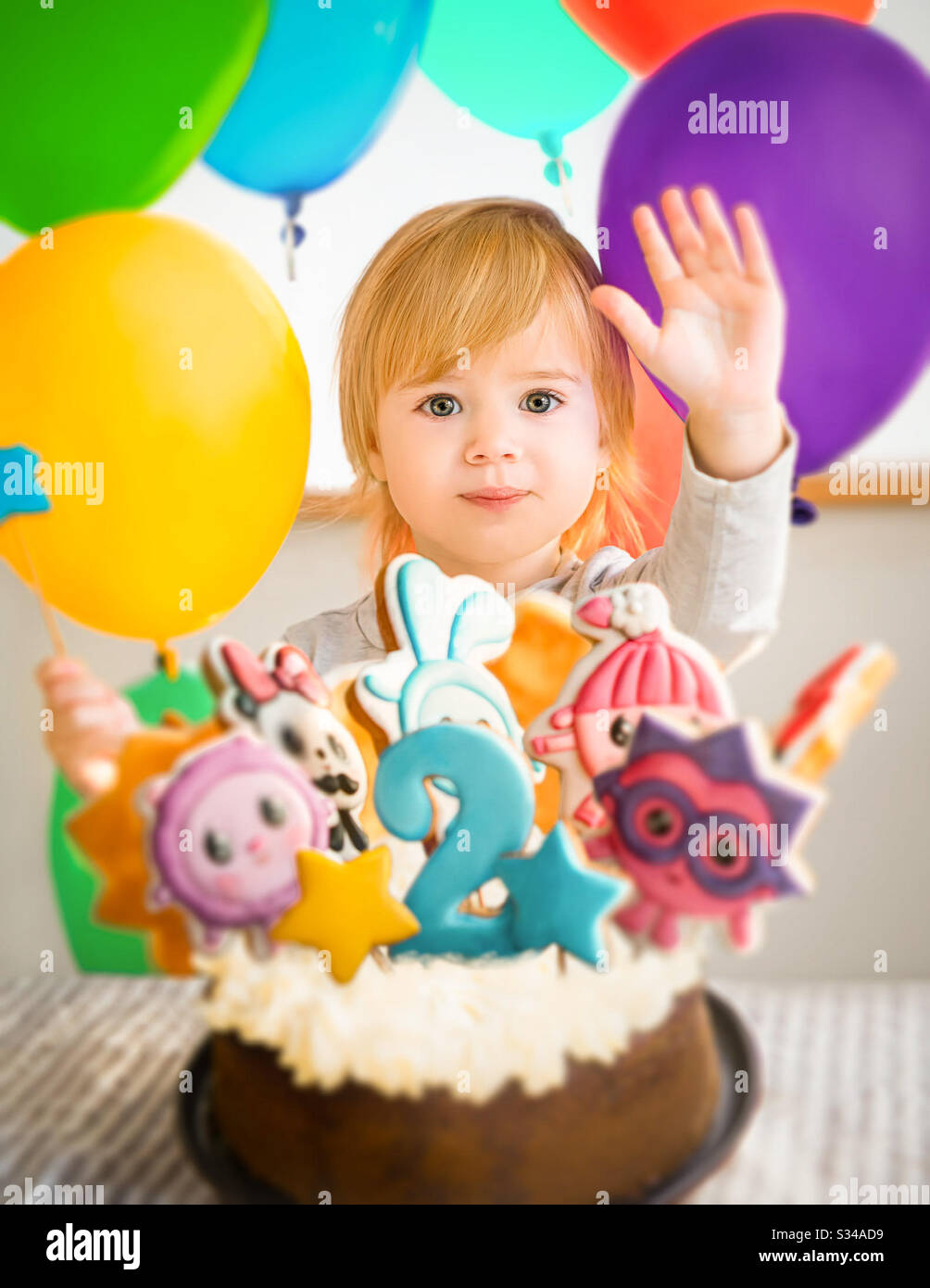 Feliz cumpleaños de un niño pequeño de 2 años Fotografía de stock