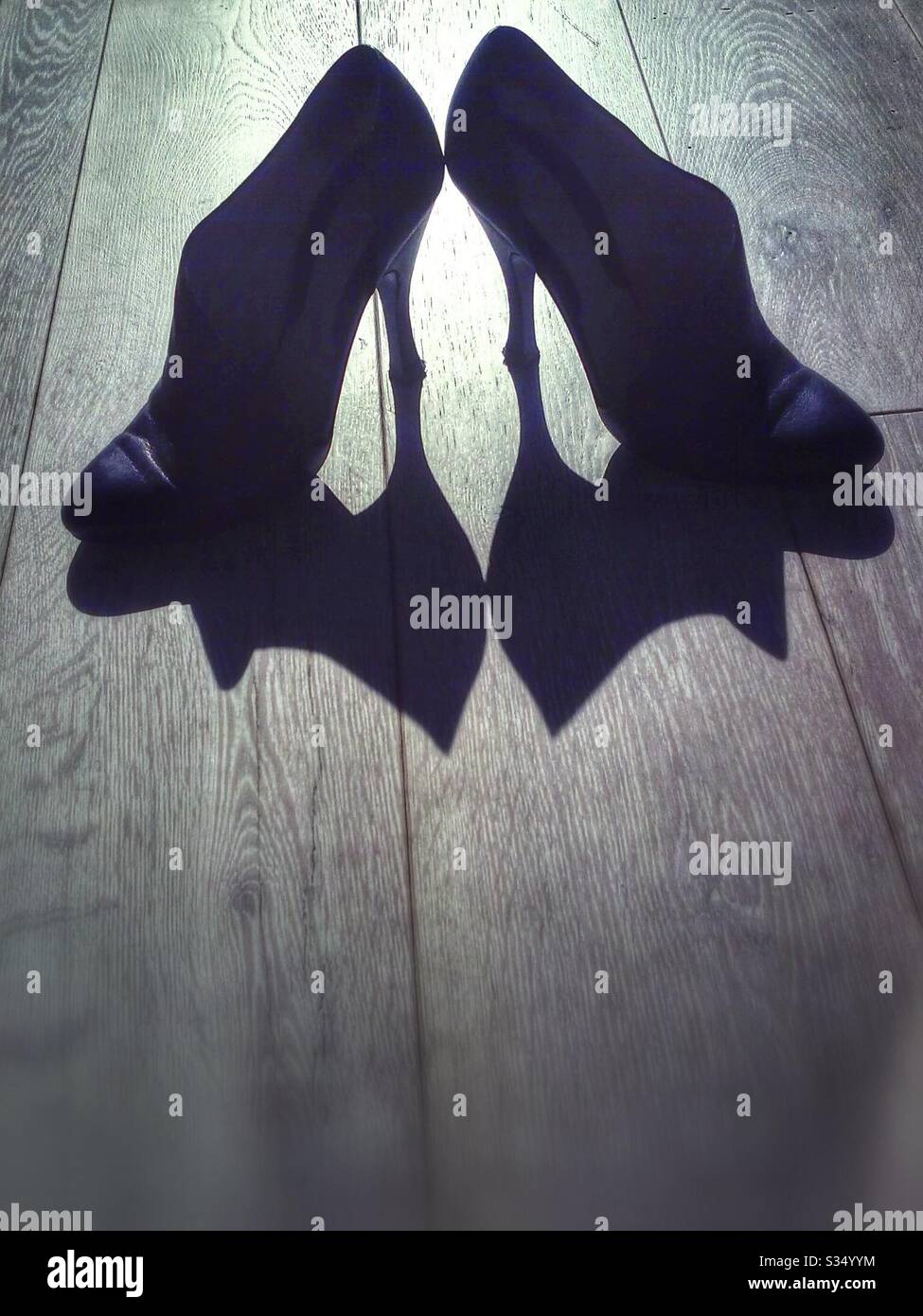 Zapatillas De Tacón Alto Para Mujer Fotografía de stock - Alamy