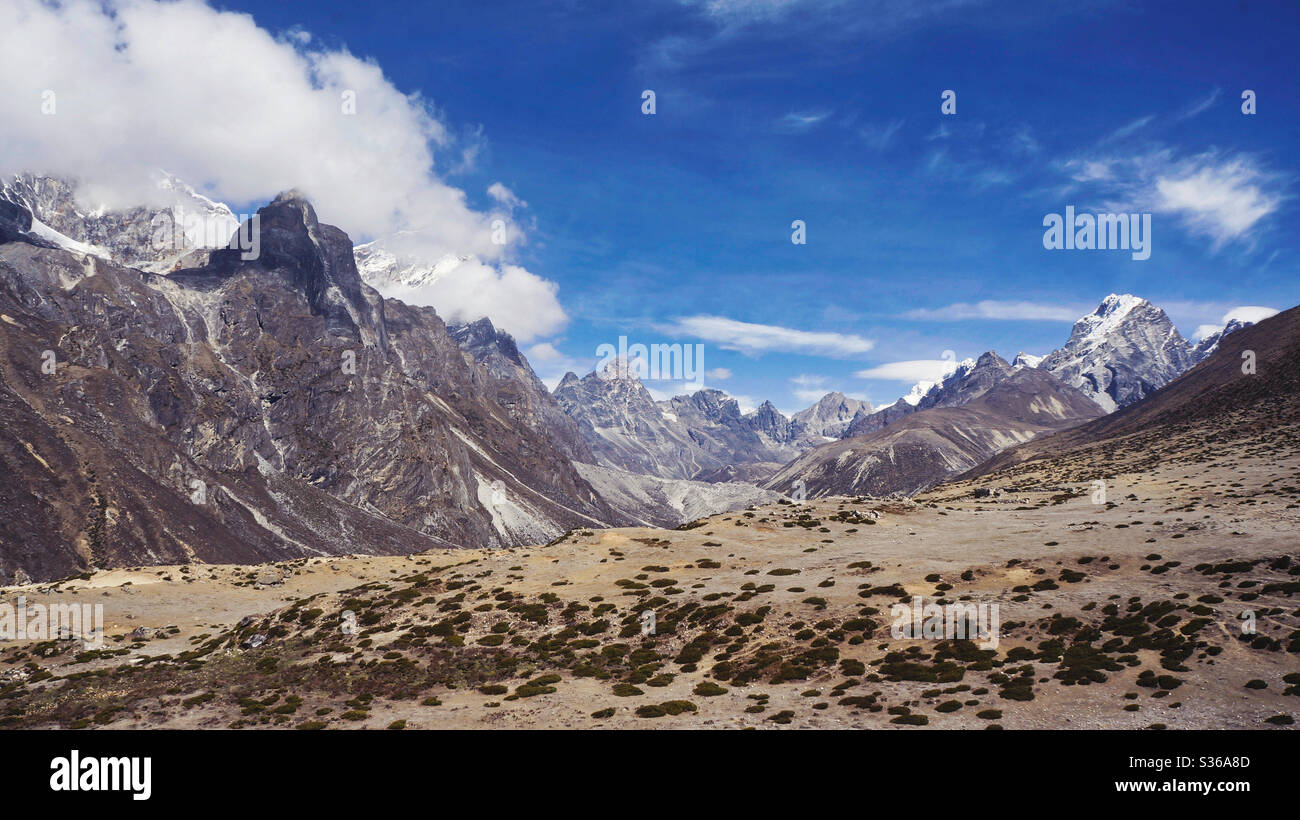 Paisajes de montaña del Himalaya Everest base campamento trekking Foto de stock