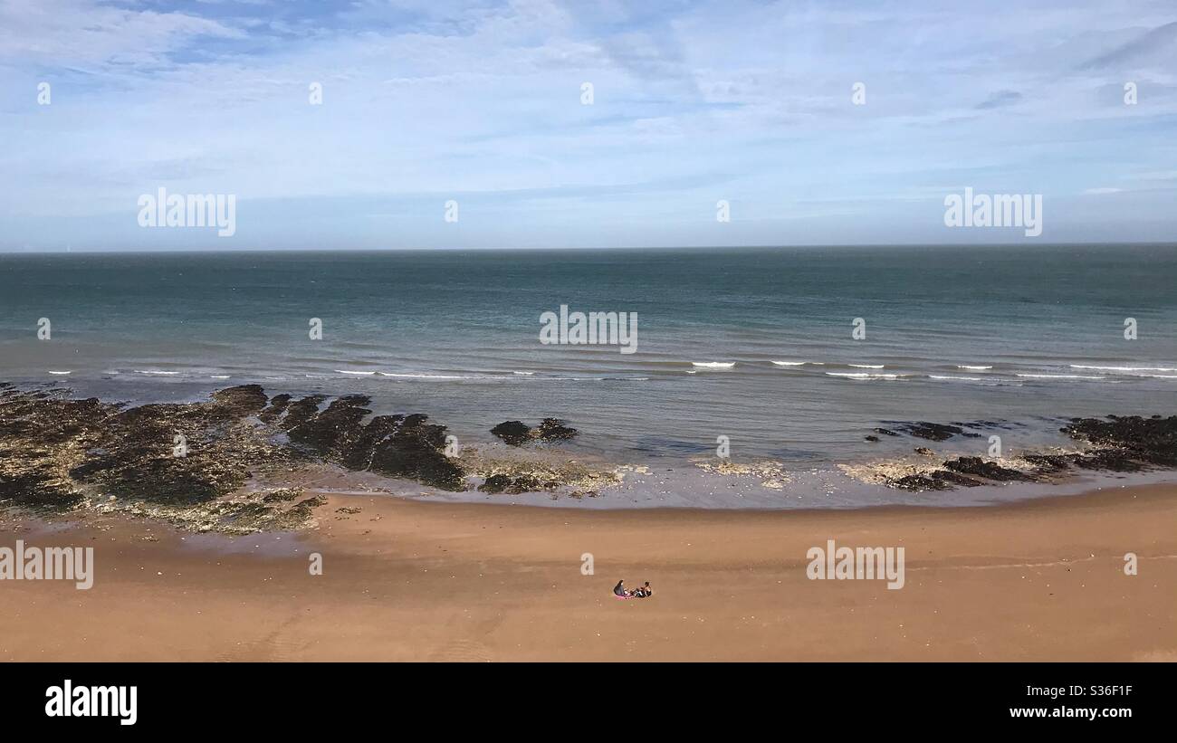 Distanciamiento social en la playa de Broadstairs Foto de stock