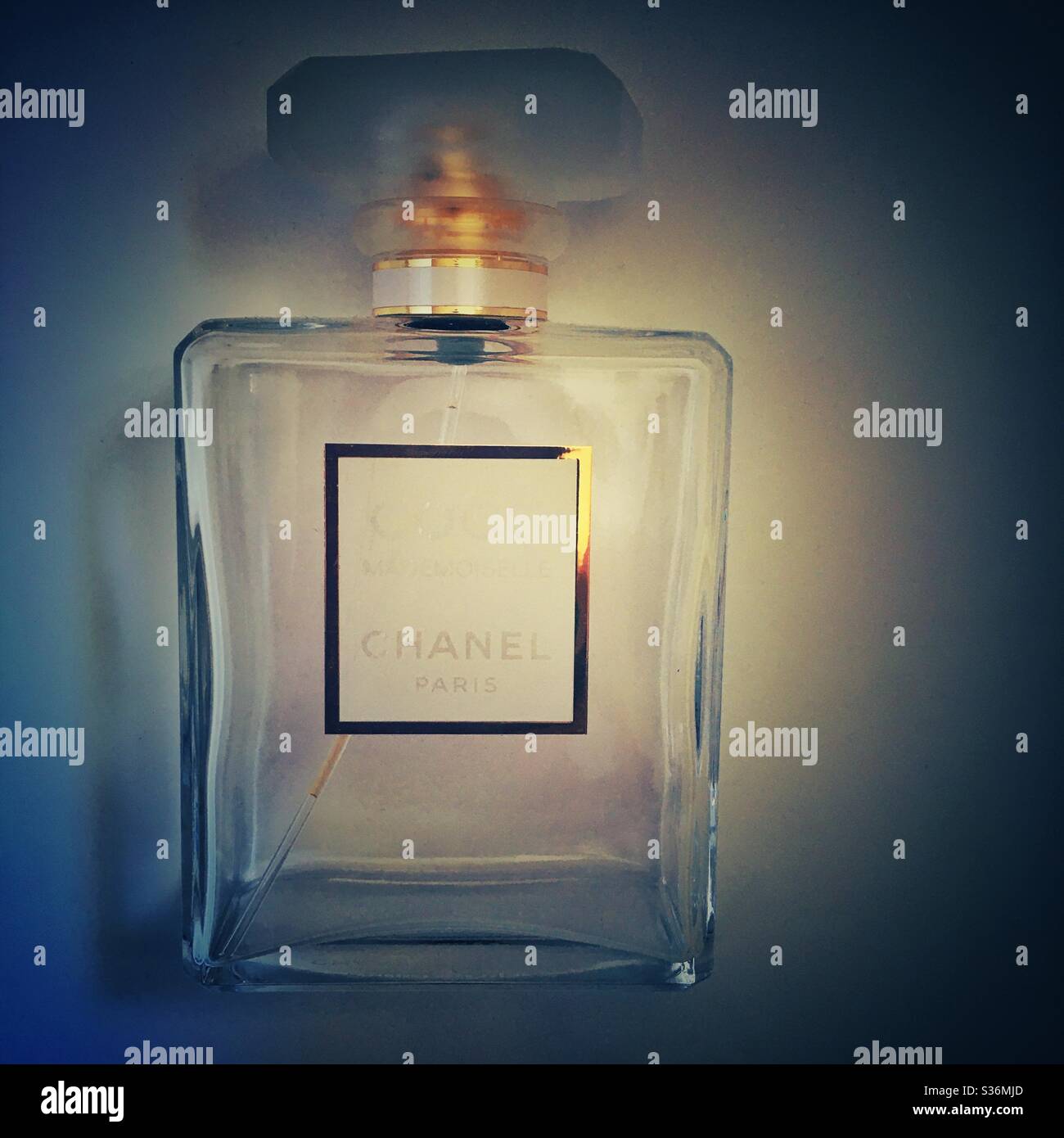 Perfume coco mademoiselle fotografías e imágenes de alta resolución - Alamy