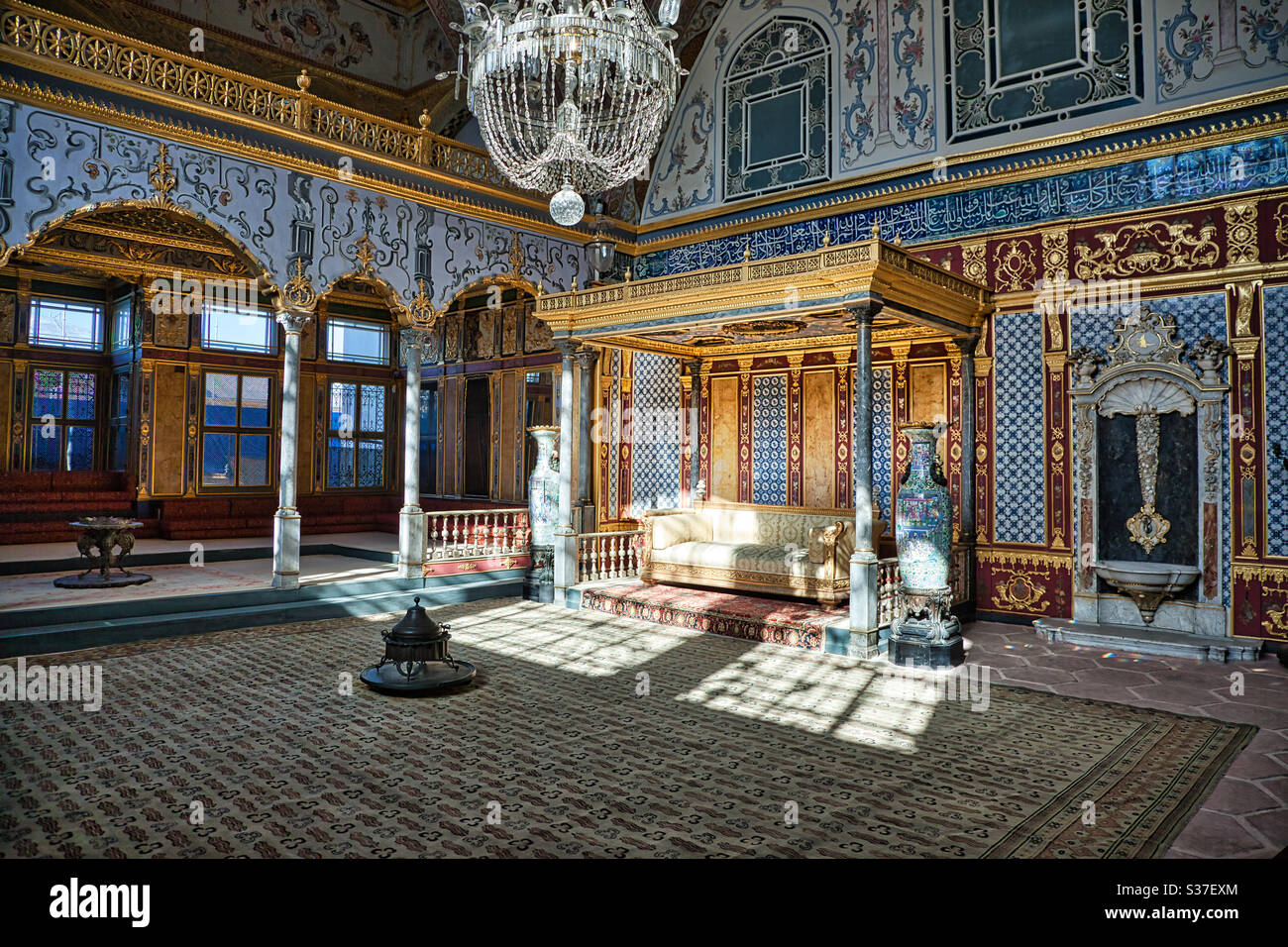 El Harem en el Palacio Topkapi, Estambul, Turquía. El palacio fue el lugar residencial oficial de los sultanes otomanos. El Harem consistía en apartamentos donde los sultanes vivían con sus familias. Foto de stock