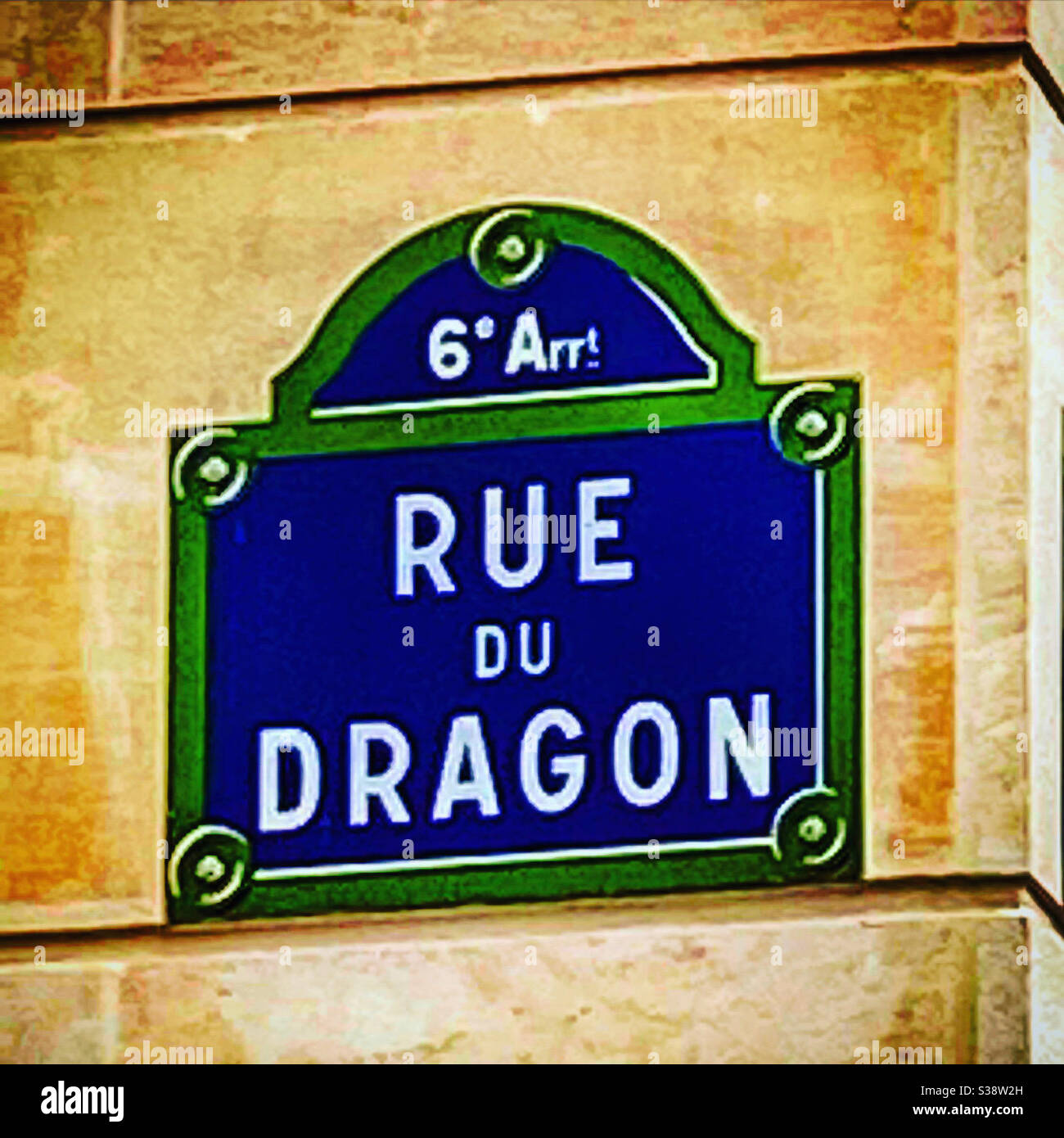 Placa de nombre Streer en una calle de París/ Rue du Dragon, distrito 6 Foto de stock