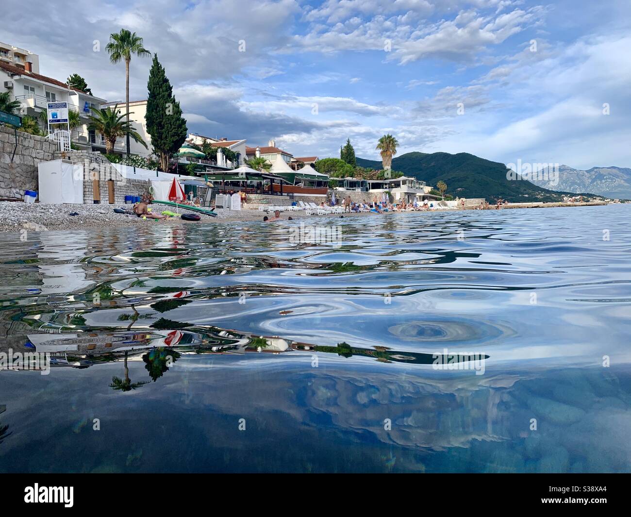 Vista desde el agua en Herceg Novi Foto de stock