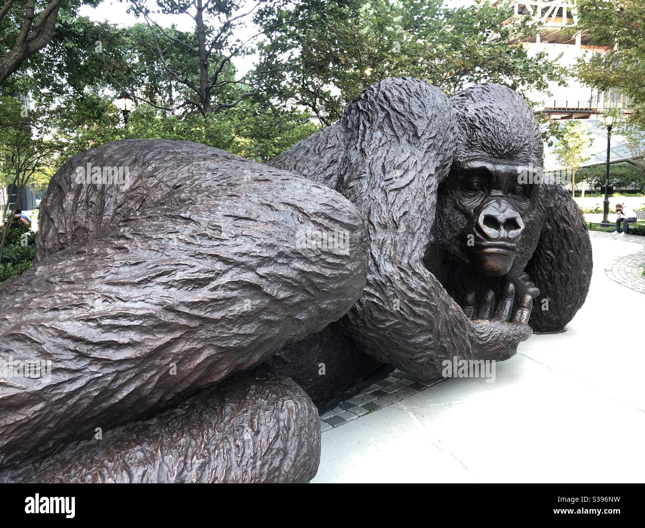 Estatua de bronce del parque de la ciudad fotografías e imágenes de