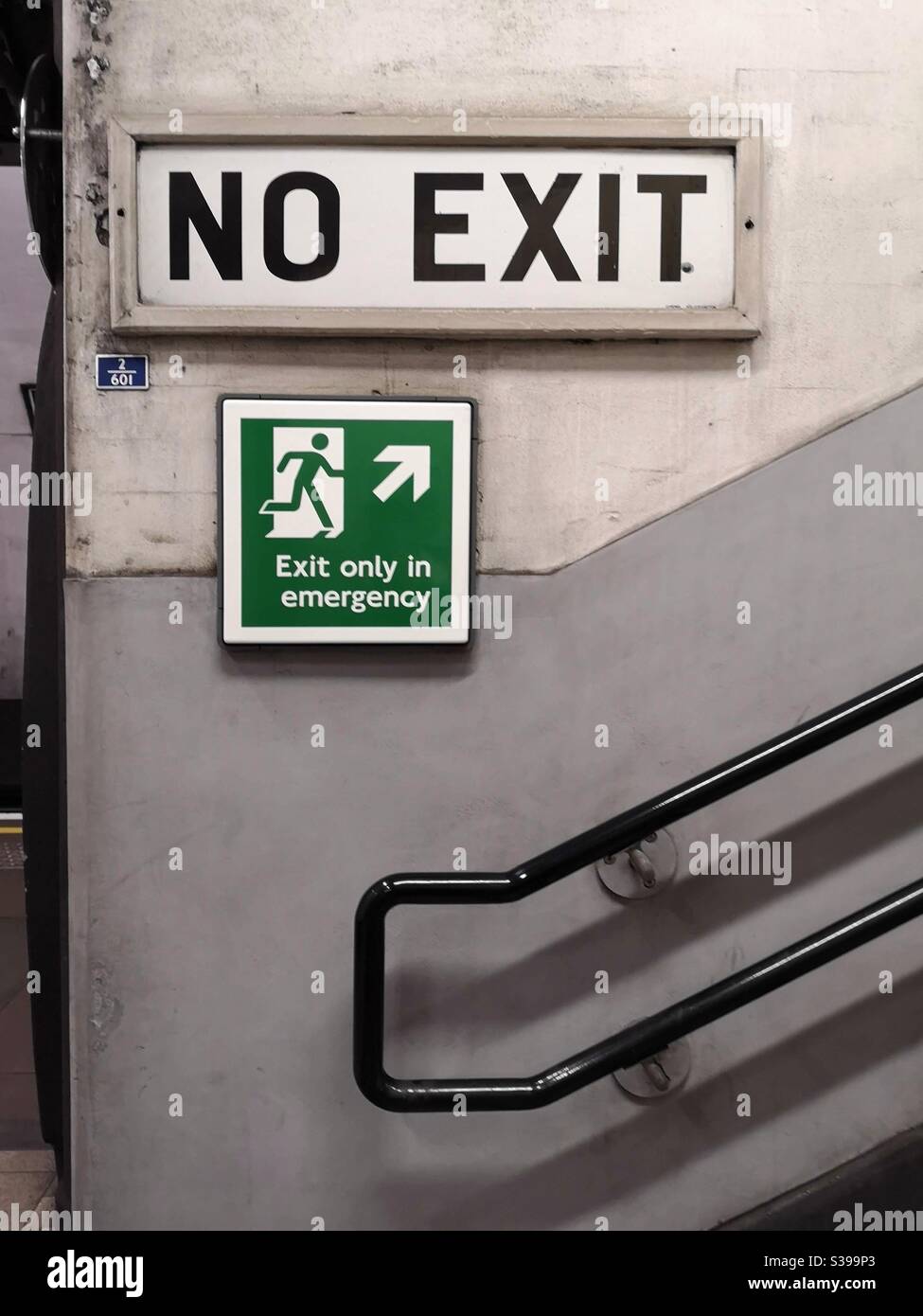 No hay señal de salida en el metro de Londres Foto de stock