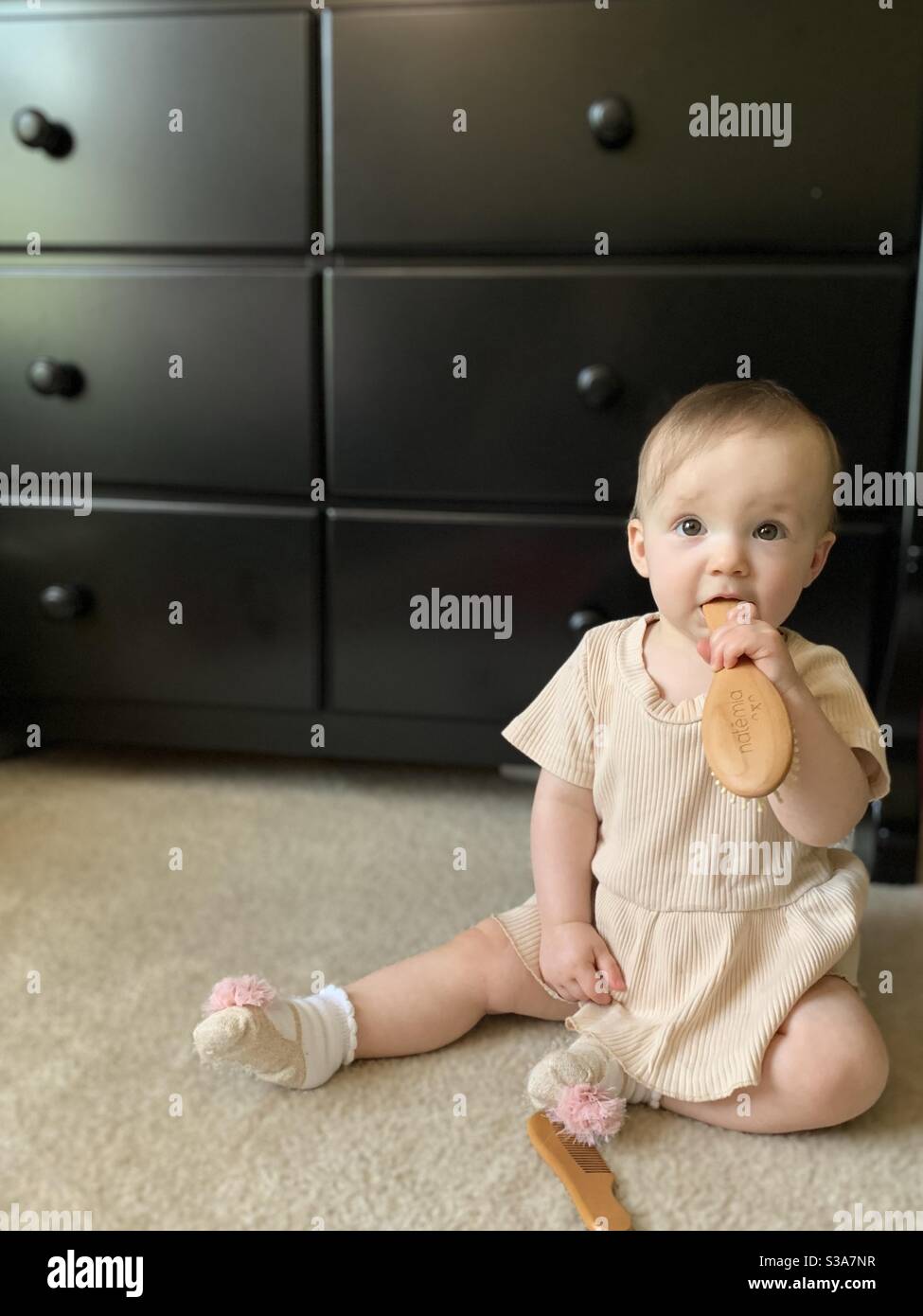 Cepillo para el bebé fotografías e imágenes de alta resolución - Alamy