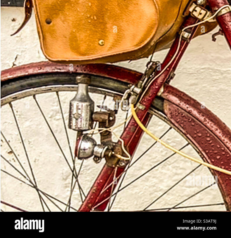 Luces de bicicleta dinamo fotografías e imágenes de alta resolución - Alamy