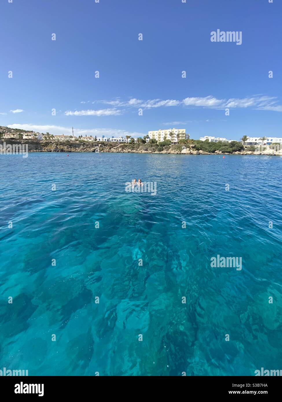Nadar en el mar, zypern Foto de stock
