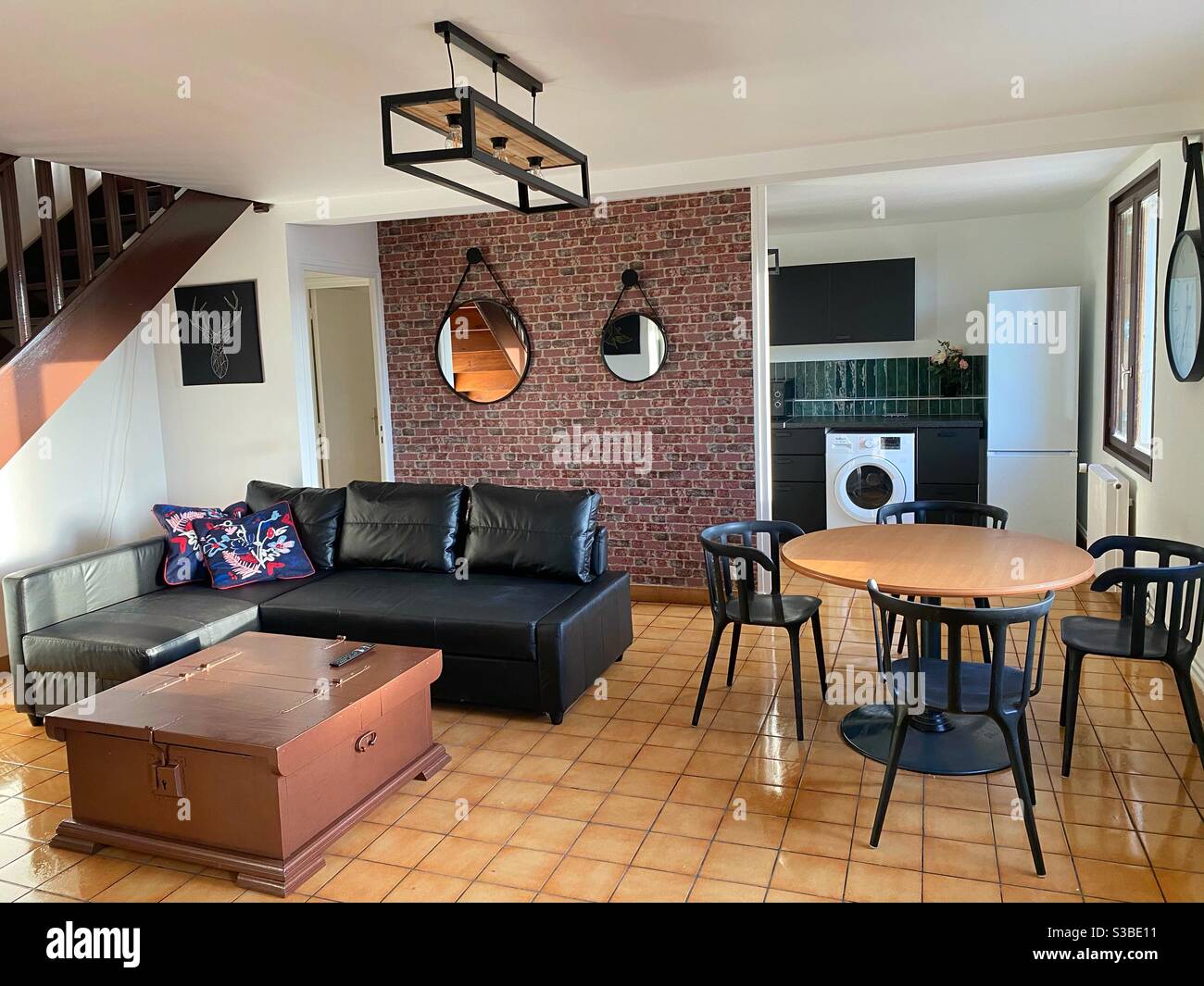 Sala de estar de estilo industrial fotografías e imágenes de alta  resolución - Alamy