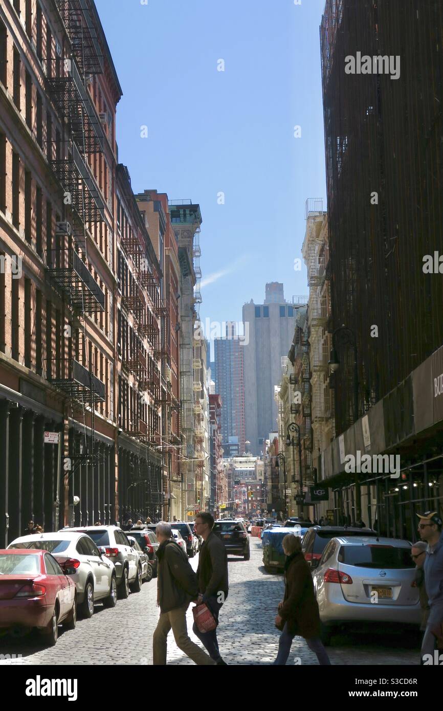 Vista típica de la calle del centro de Manhattan a principios de la