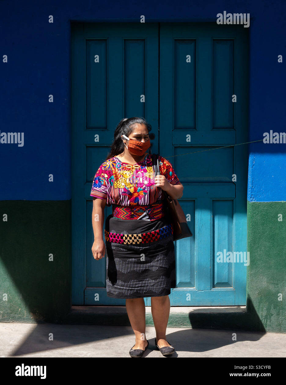 Retrato callejero Mujer maya en Chichicastenango, Guatemala Foto de stock