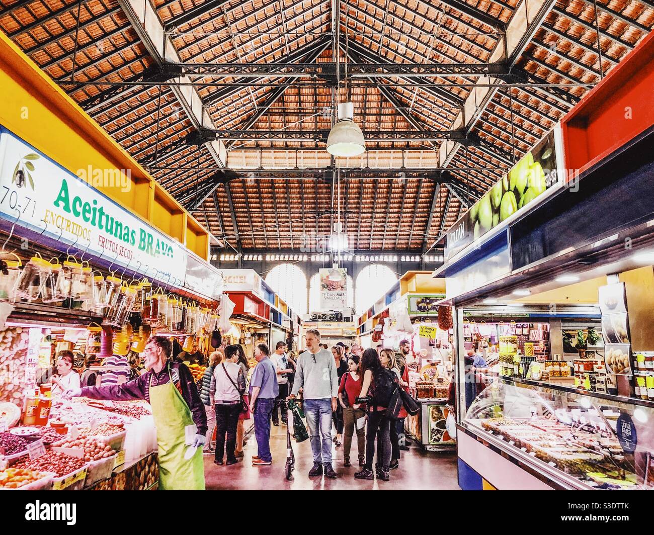 Mercado cubierto malaga fotografías e imágenes de alta resolución - Alamy