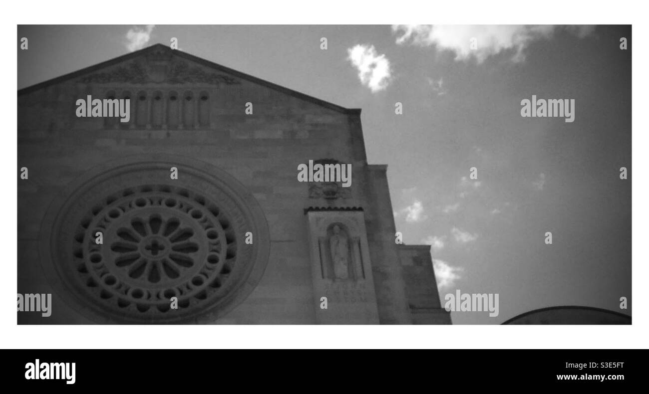 Arquitectura de la Iglesia Catedral Nacional de Washington DC, EE.UU. - Fotografía en blanco y negro Foto de stock