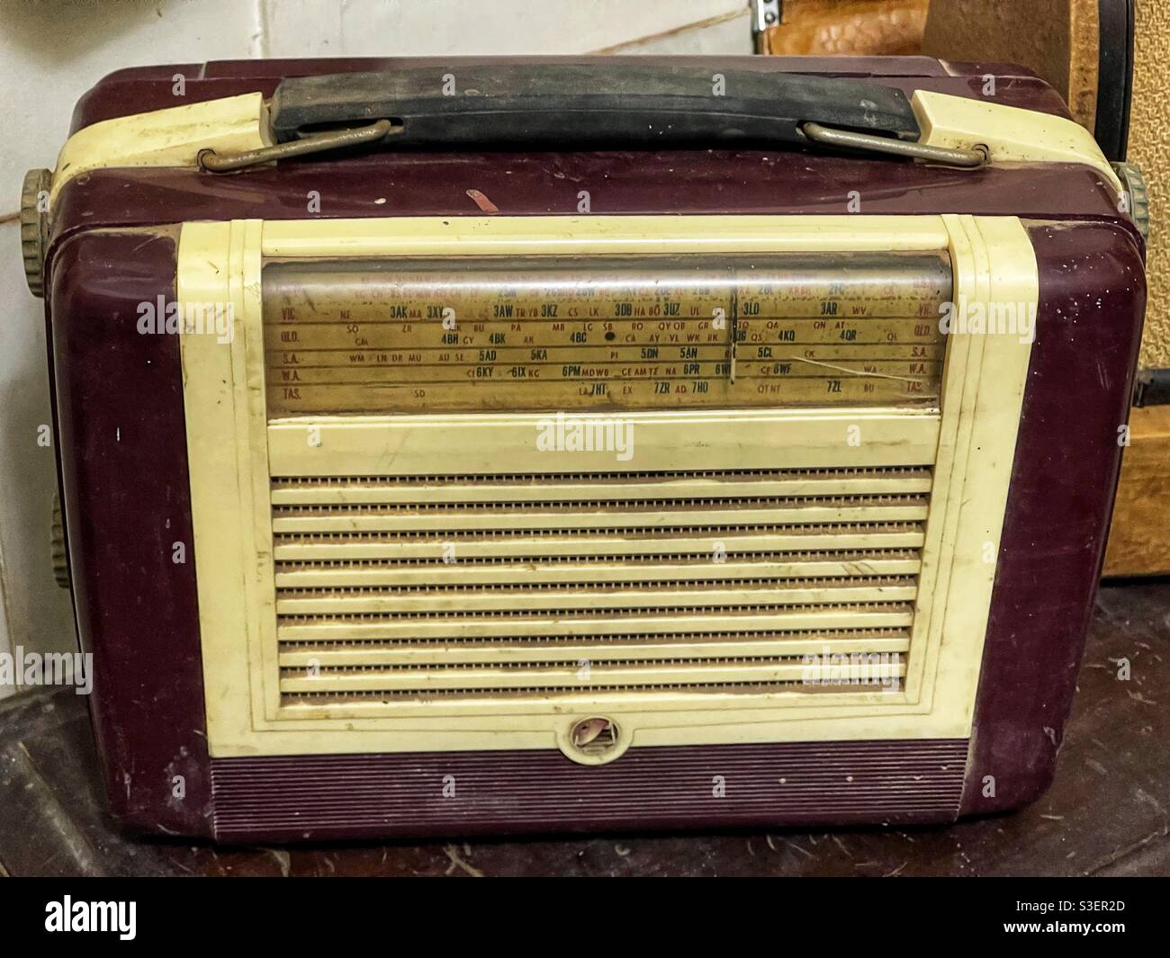 Una antigua radio baquelita en Pioneer Village en Inverell, Nueva Gales del  Sur, Australia Fotografía de stock - Alamy