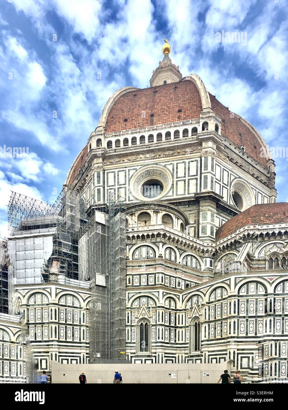 instalaciones occidental Orgulloso Catedral de Florencia, Toscana, Italia en reparación con andamios  Fotografía de stock - Alamy
