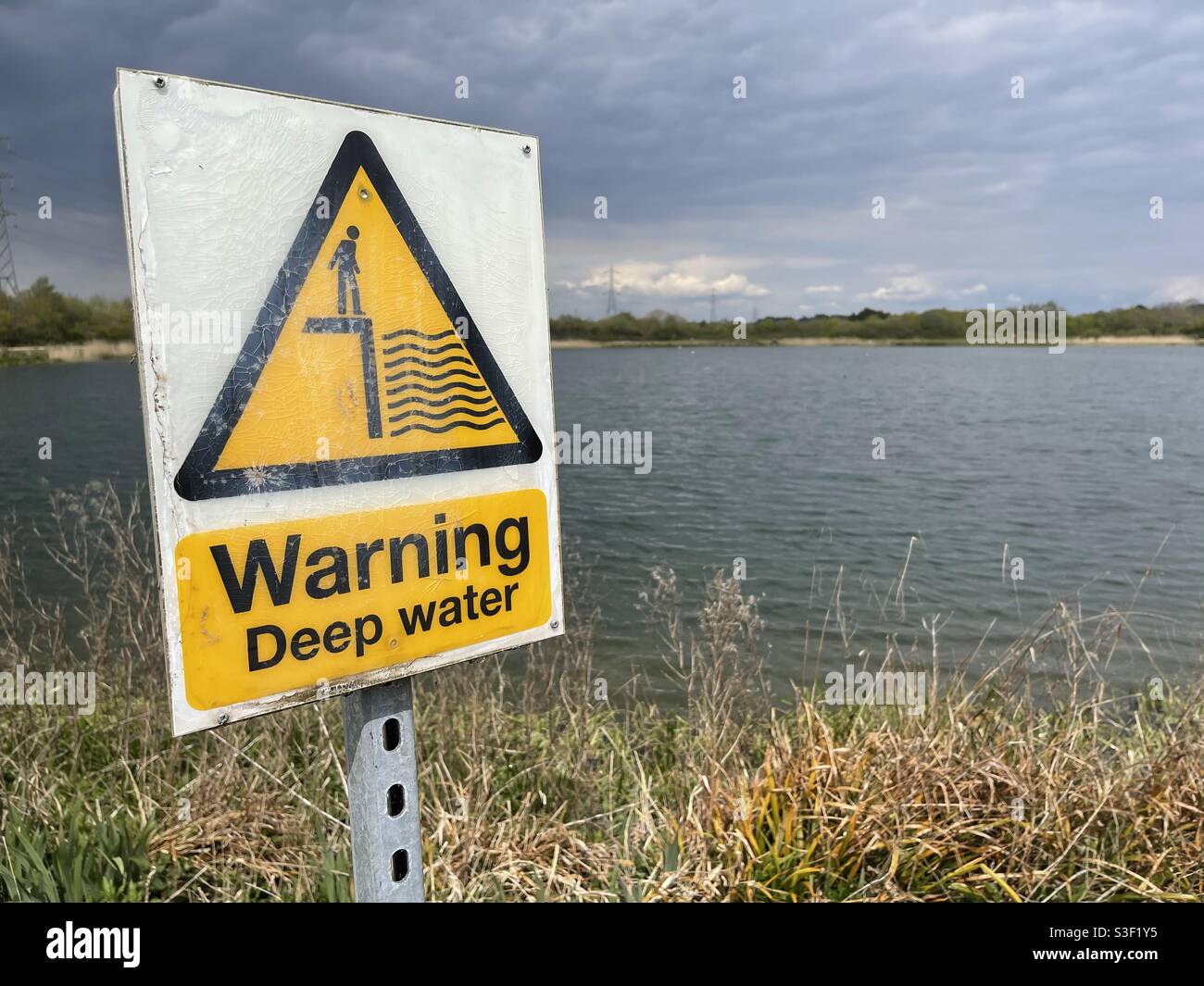 Advertencia, aguas profundas Foto de stock