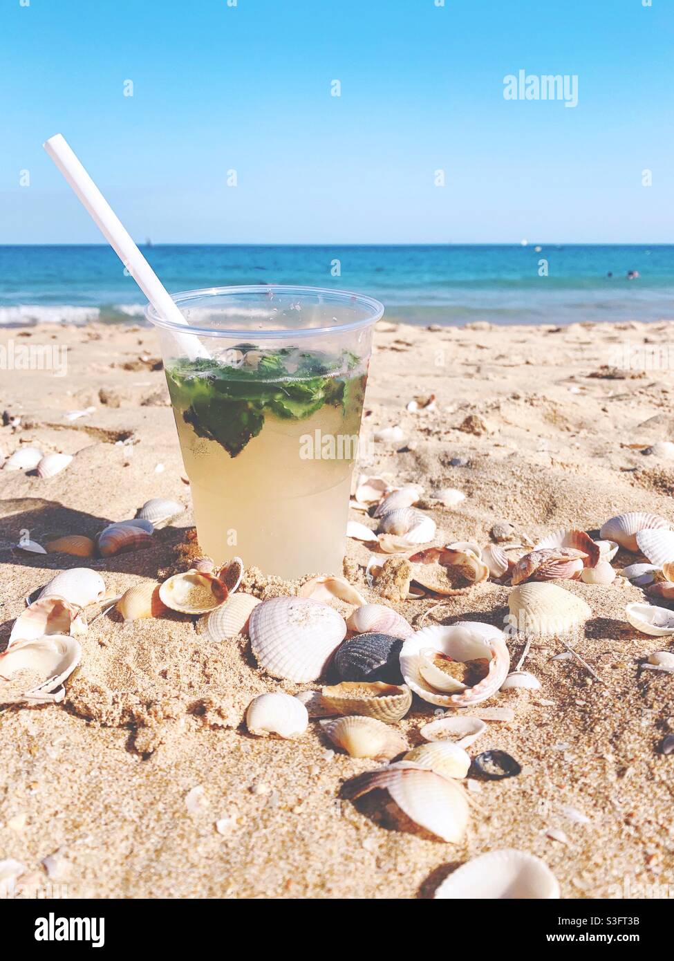 Mohito en la playa Foto de stock
