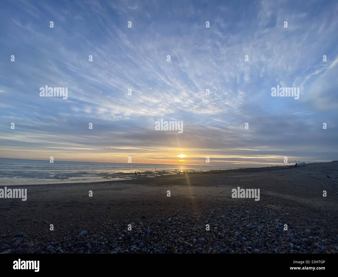 La puesta de sol de Worthing Beach Foto de stock