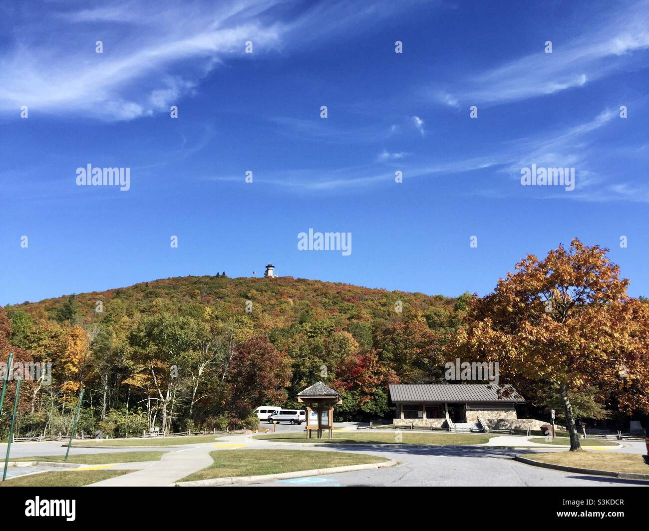 Vista panorámica de Brasstown Bald Mountain en Hiawasee Georgia USA durante la temporada de otoño. Foto de stock