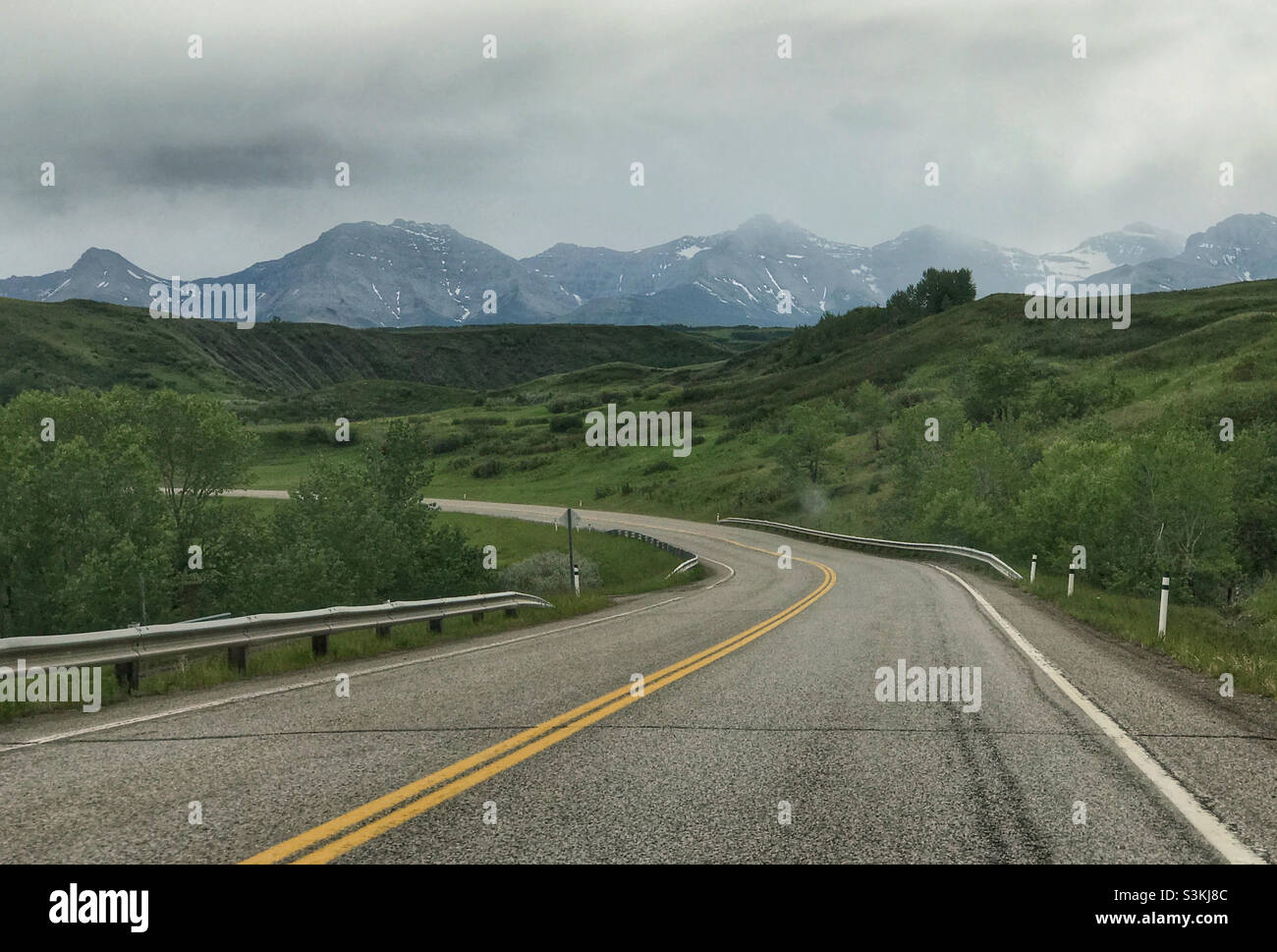 Cowboy Trail, Highway 22, Una carretera panorámica serpenteante a lo largo de las estribaciones