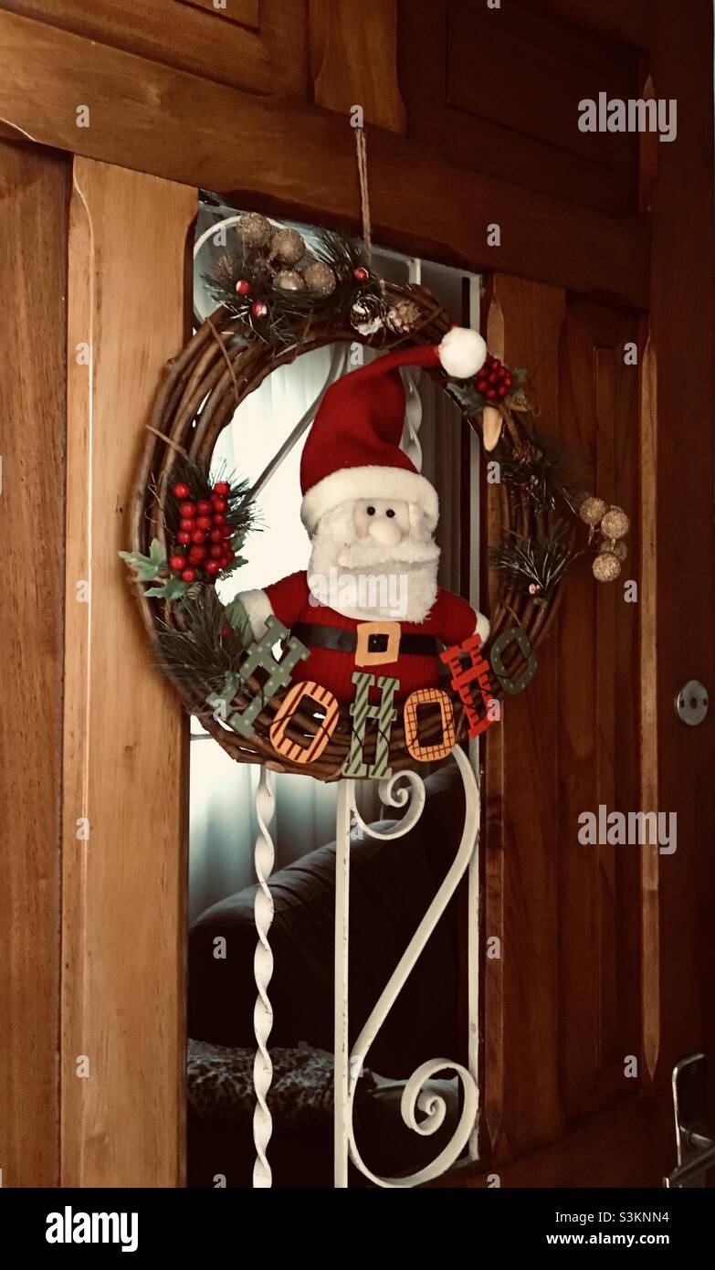 Santa claus at the door fotografías e imágenes de alta resolución - Alamy