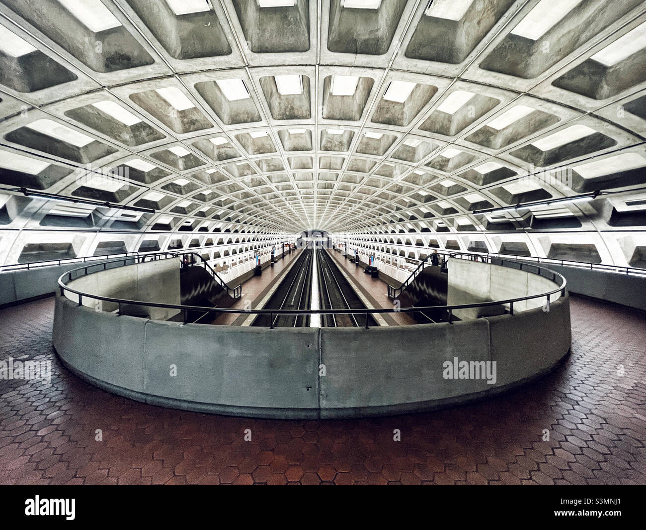 Arquitectura brutalista del metro en Washington DC Foto de stock