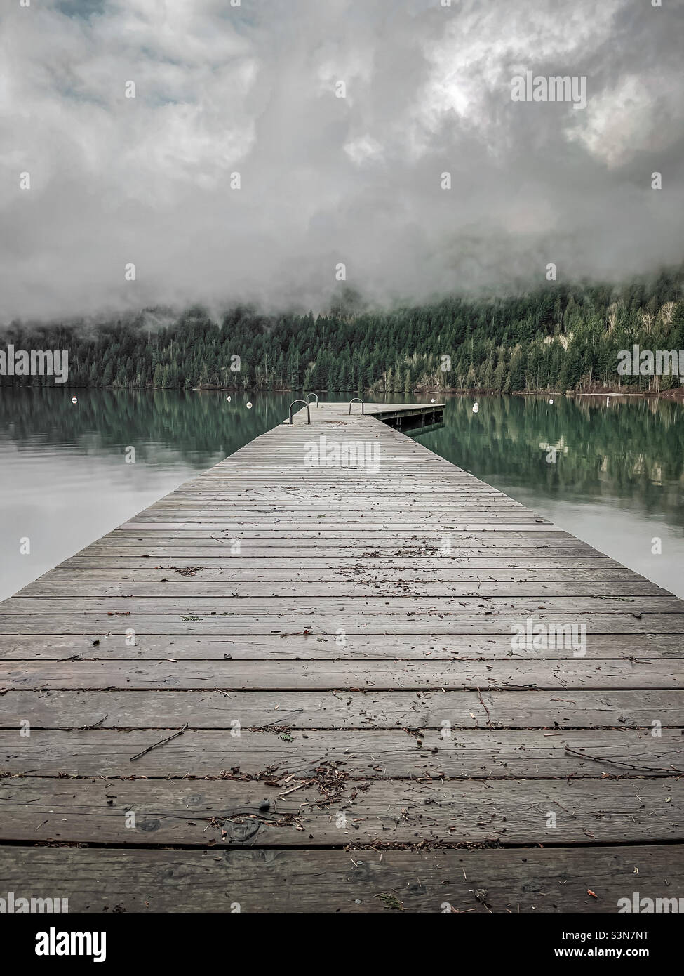 Estructura de muelle de madera fotografías e imágenes de alta