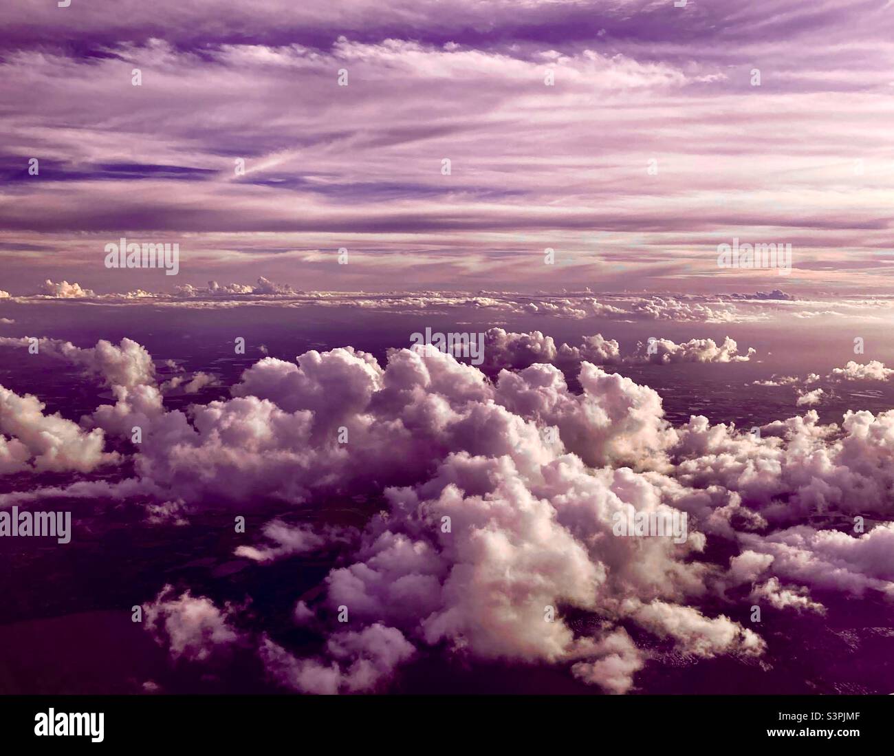 Cielo púrpura Foto de stock