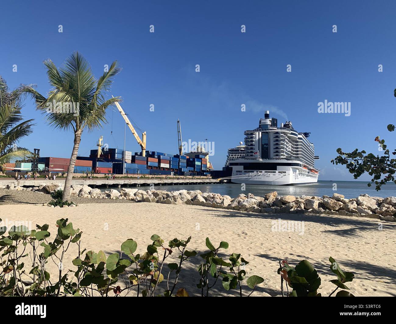 Marzo de 2022, mirando hacia el crucero MSC Seashore, Puerto de Cruceros de  la Bahía de Taino, Puerto Plata, República Dominicana Fotografía de stock -  Alamy