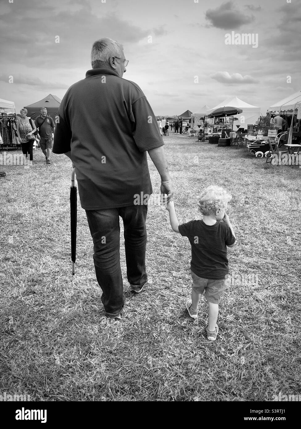 Abuelo con nieto negro fotografías e imágenes de alta resolución - Alamy