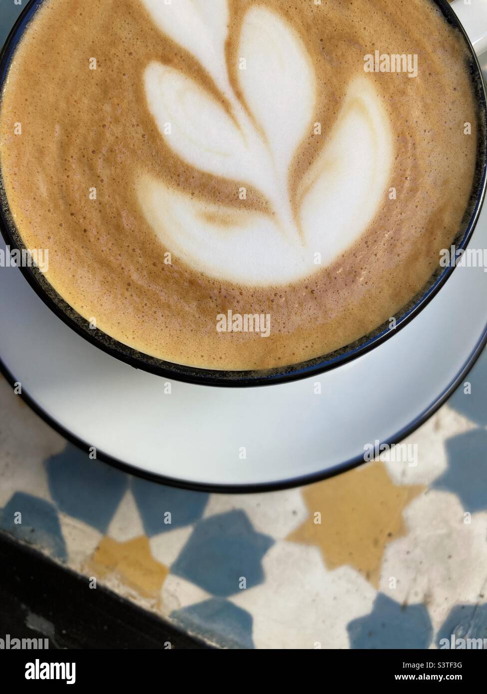 Un cappuccino Foto de stock