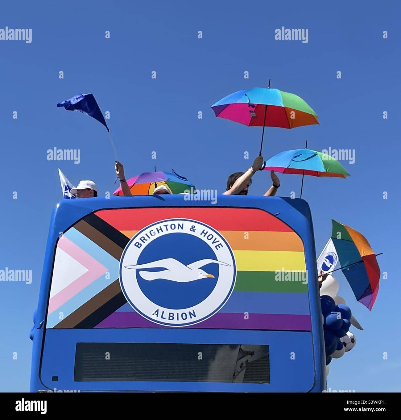 El autobús Brighton Albion en el desfile del orgullo en Brighton, Sussex, agosto de 2022 Foto de stock