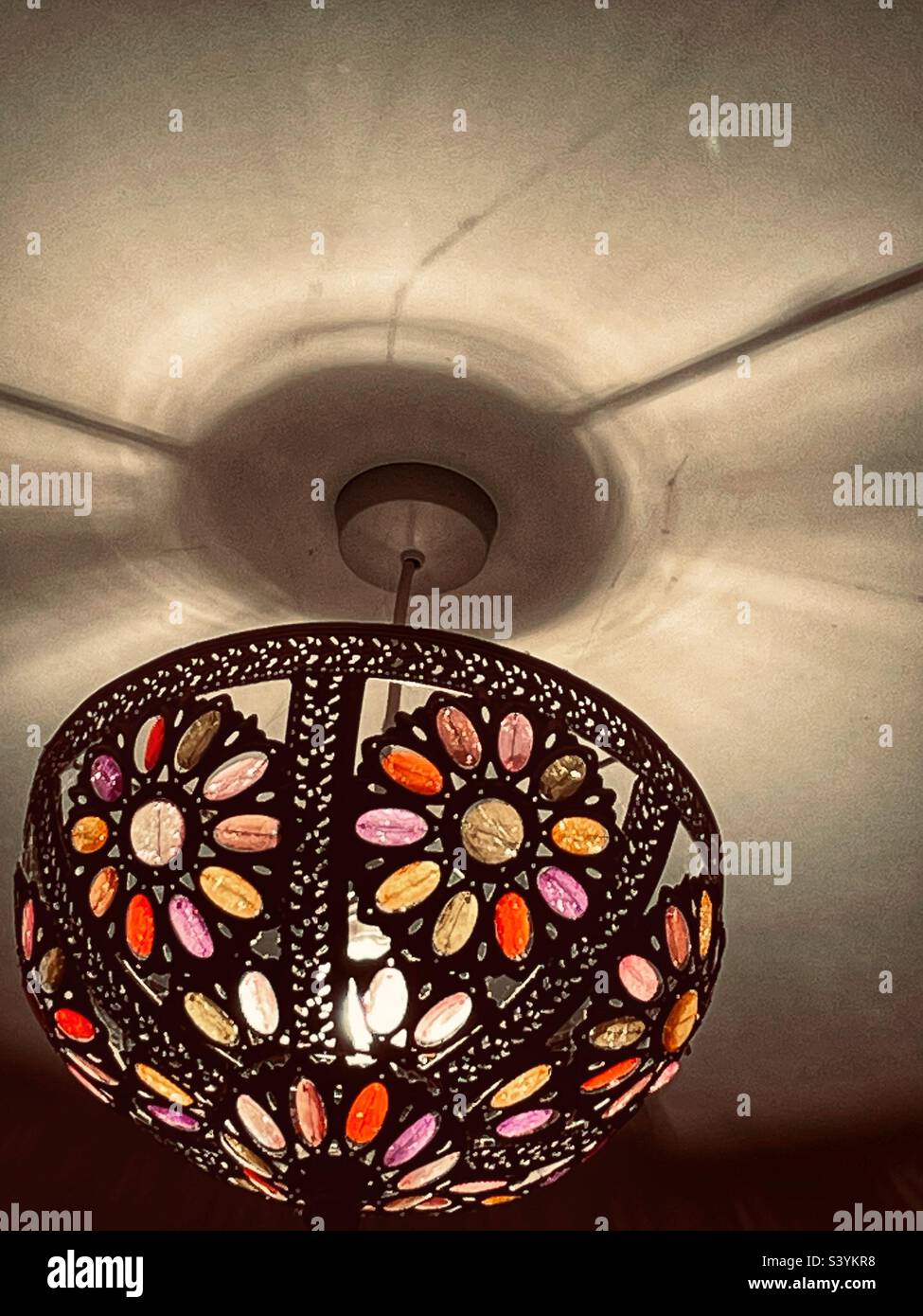 Rosetón de techo y luz sombra Fotografía de stock - Alamy