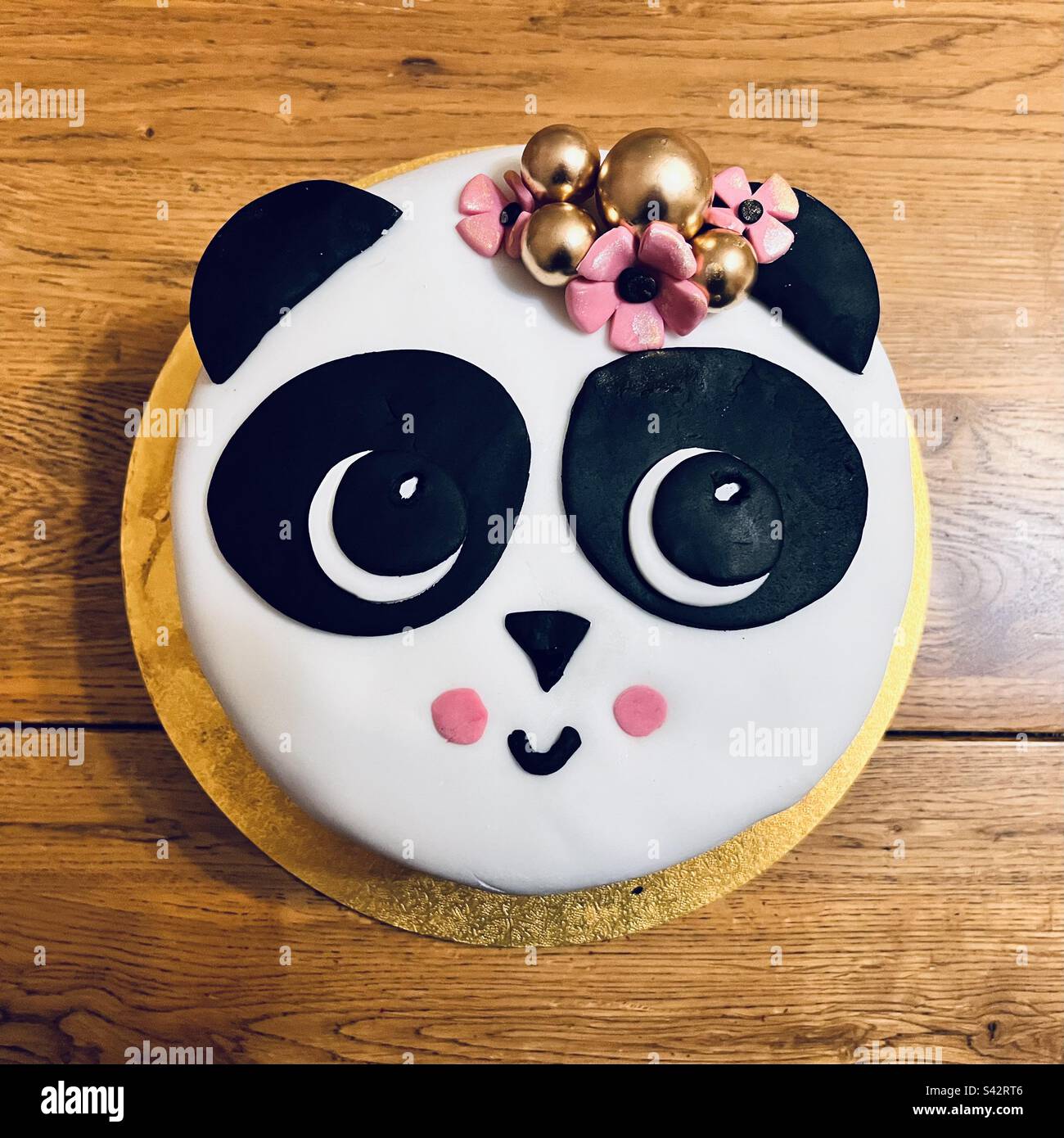 Torta de panda fotografías e imágenes de alta resolución - Alamy