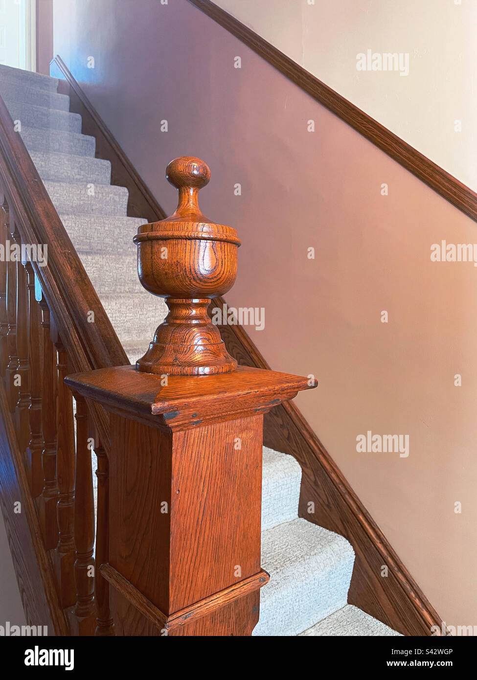 Balaustres de madera tallada para escalera, barandilla de escalera -   España